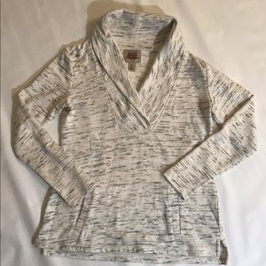Neutral sweater for capsule wardrobe white & gray